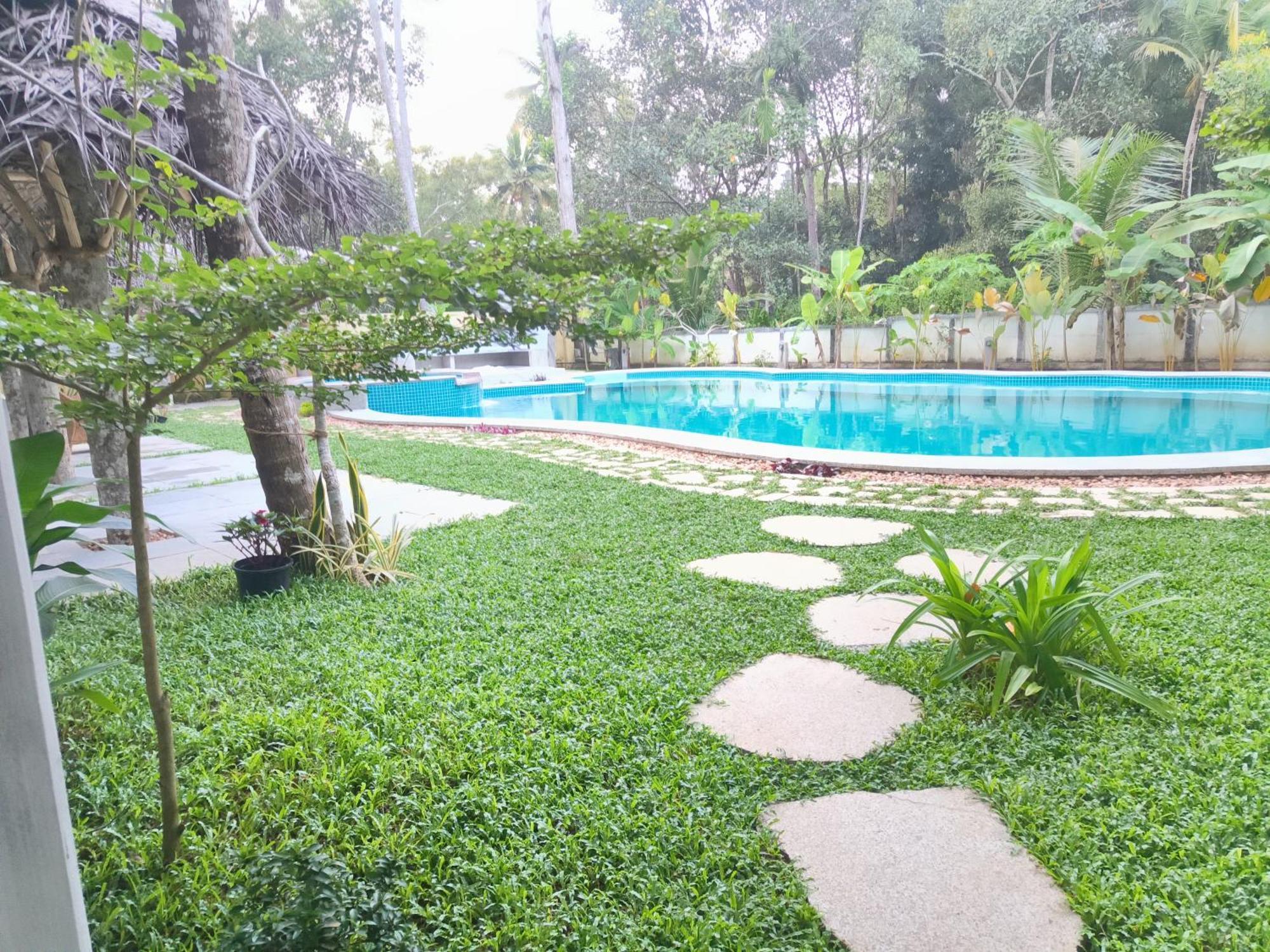 Marari Beach Bungalow Resort Alleppey มาราริคุลาม ภายนอก รูปภาพ